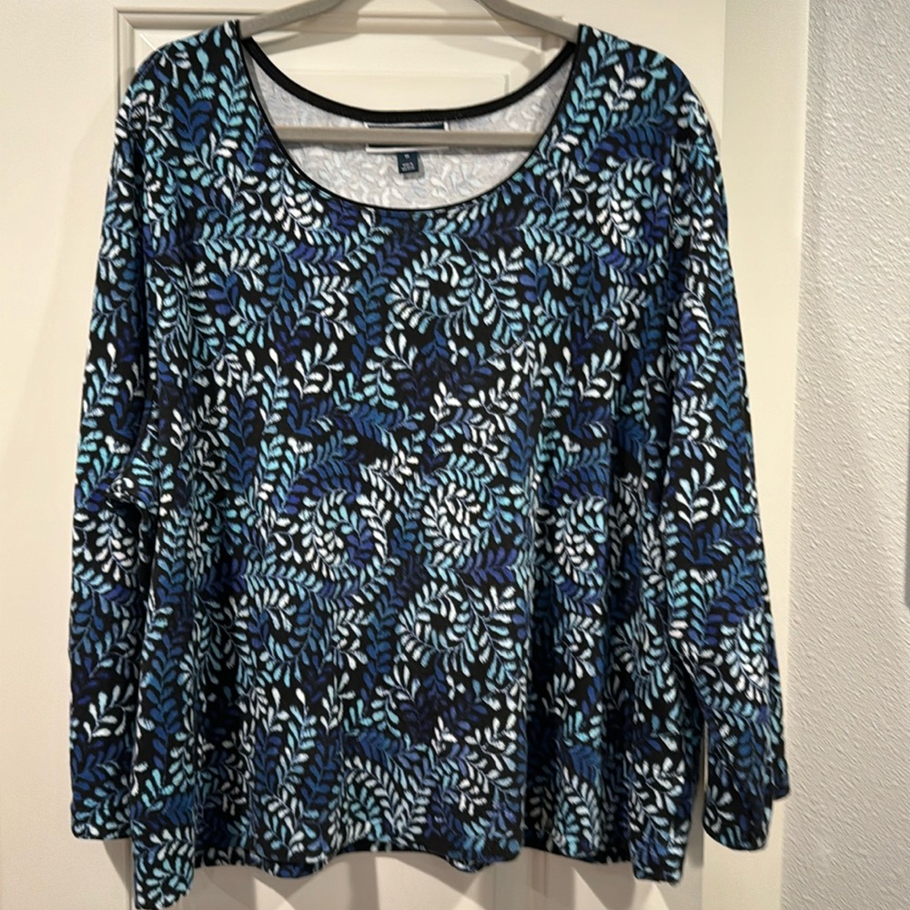 Women’s dress shirt.